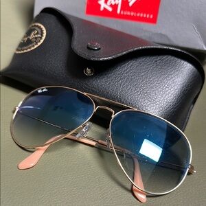 Ray-Ban Large Arista Aviator Sunglasses with Blue Lenses RB3025 size 62